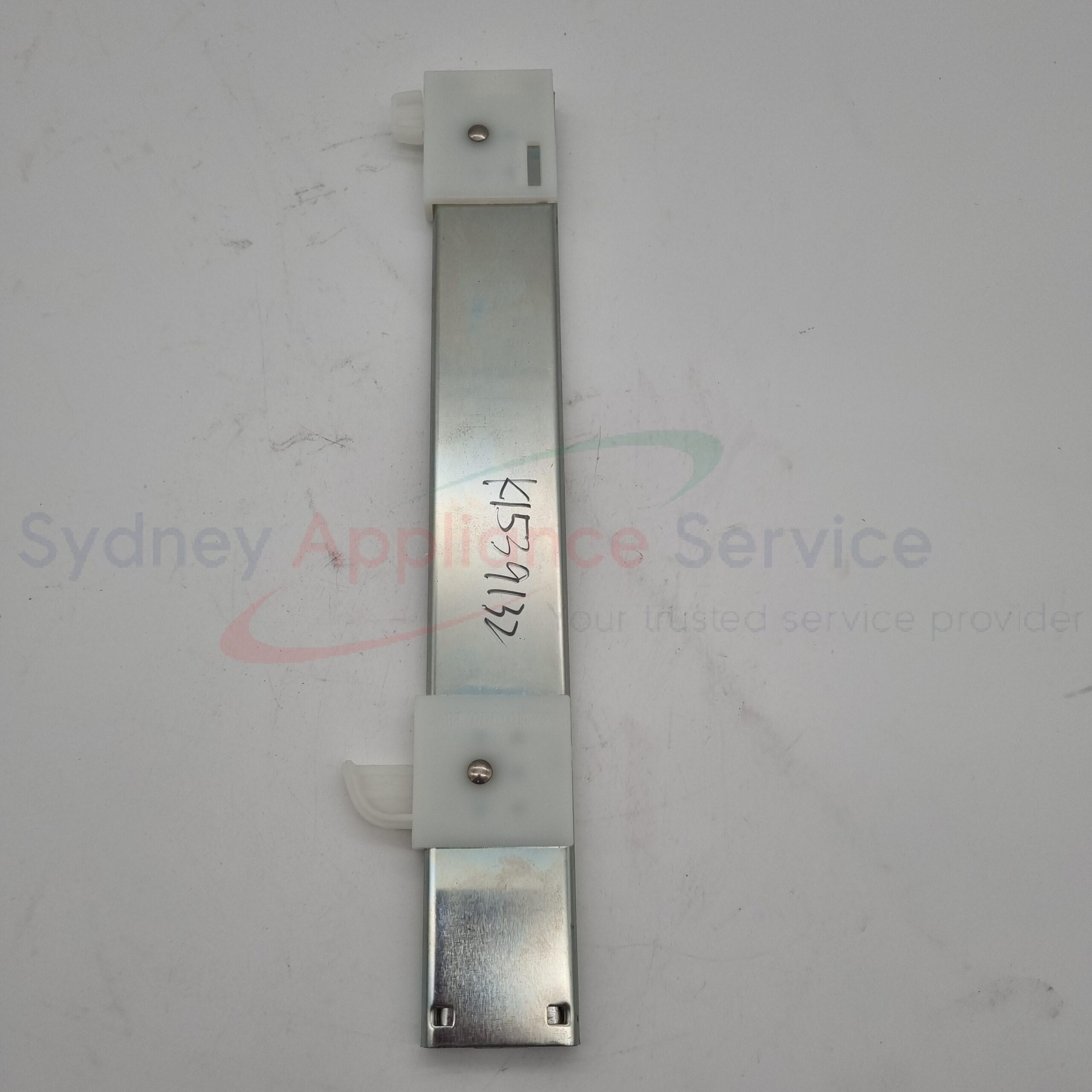 HISENSE FRIDGES & FREEZERS RIGHT GUIDED RAIL PART FOR DRAWER - K1539132 - K1539132 - Part for - - Models: HR6FDFF630B, HR6FDFF630S, HRFD577B HISENSE FRIDGES & FREEZERS RIGHT GUIDED RAIL PART FOR DRAWER - K1539132 - K1539132 - Part for - - Models: HR6FDFF630B, HR6FDFF630S, HRFD577B