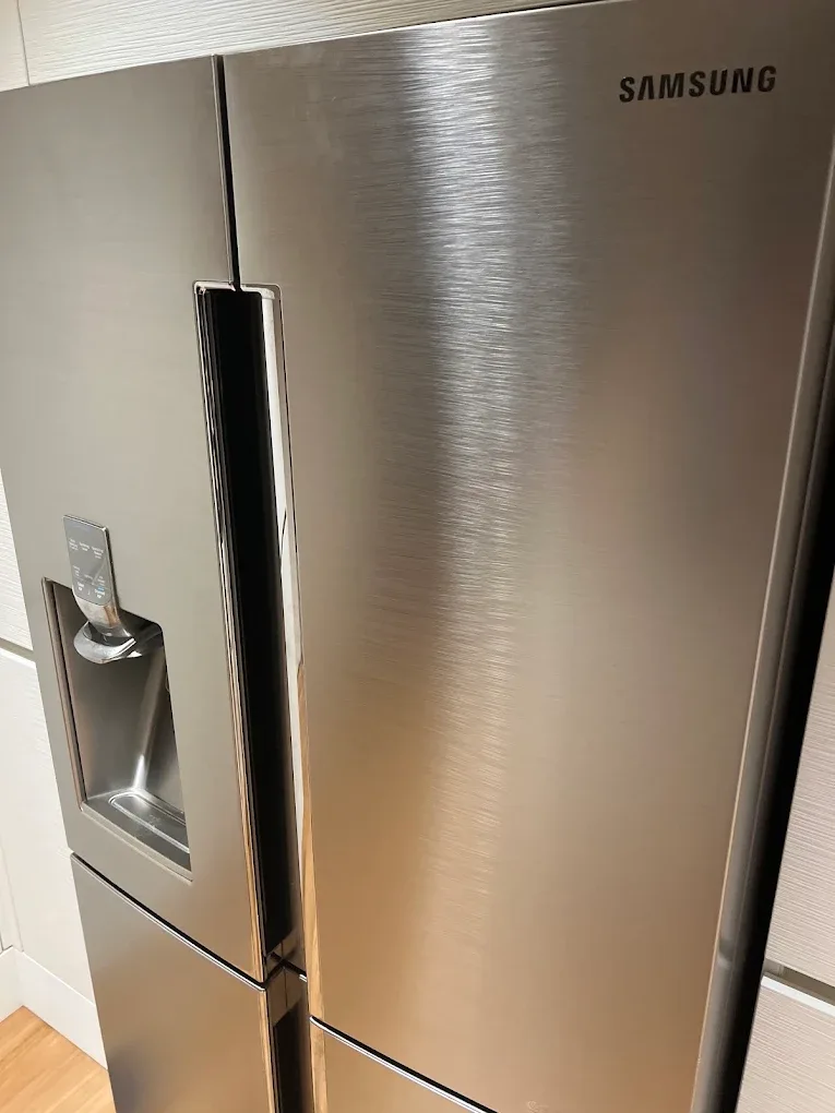 Samsung 4 door fridge with built in water dispenser